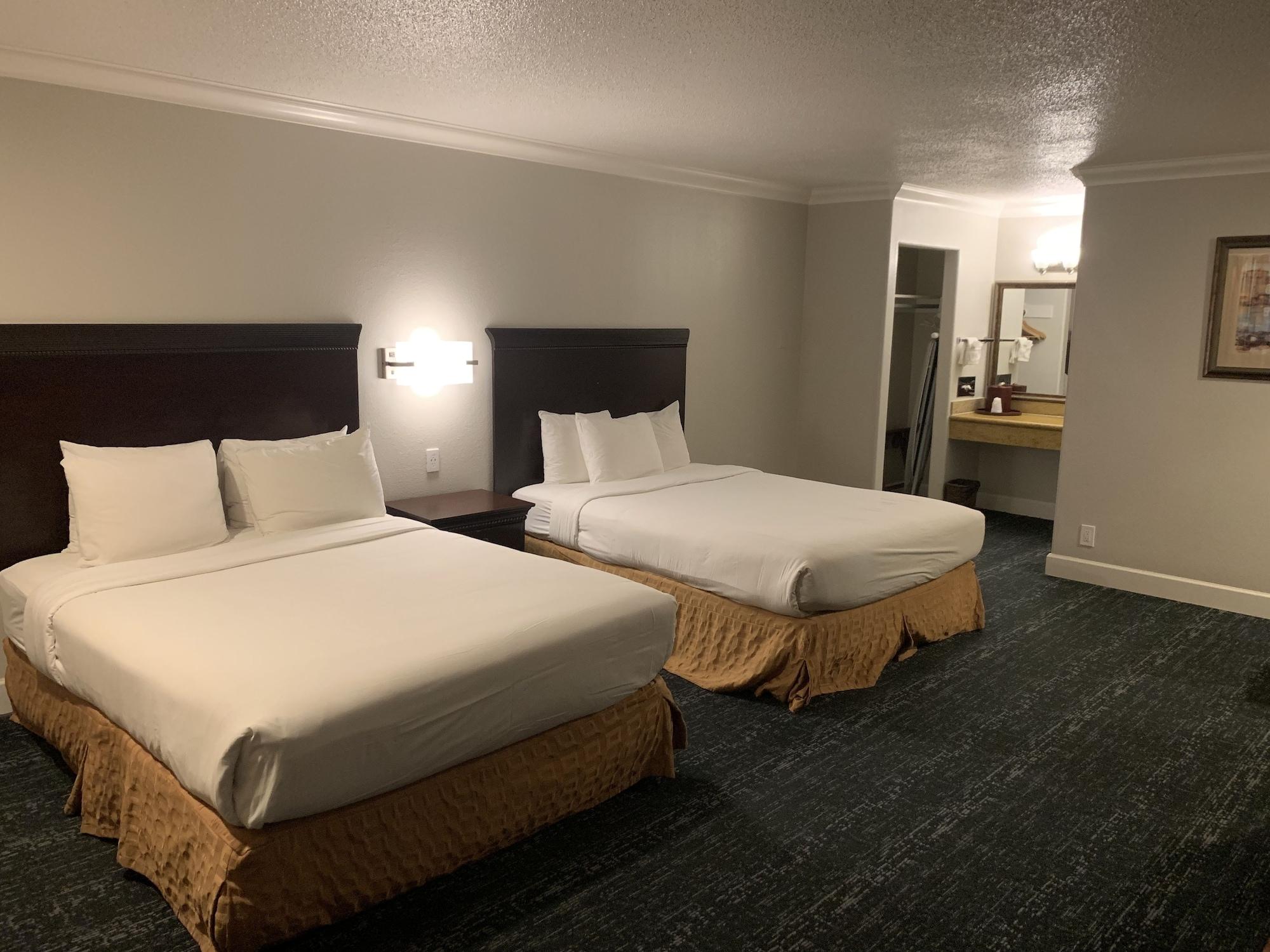Stargazer Inn And Suites Monterey Bagian luar foto